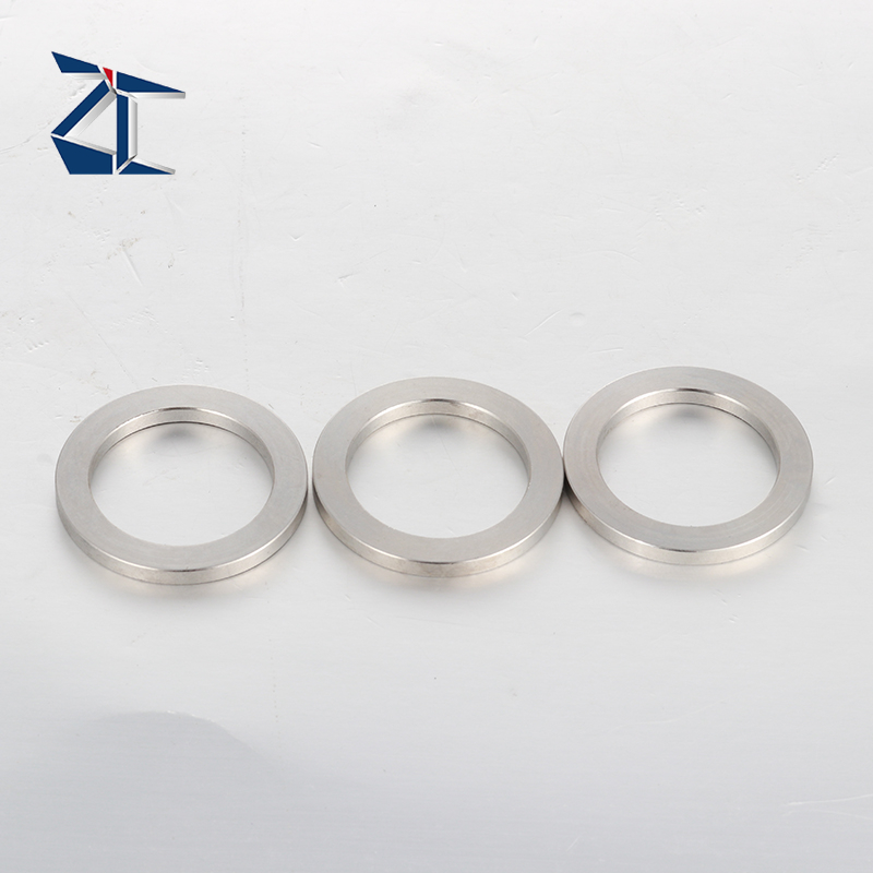 โรงงานที่กำหนดเองยึดแหวนวงแหวนภายนอกและภายในวงแหวน Seeger แหวน Din471 Din472 เหล็กวงแหวน 12 มม.