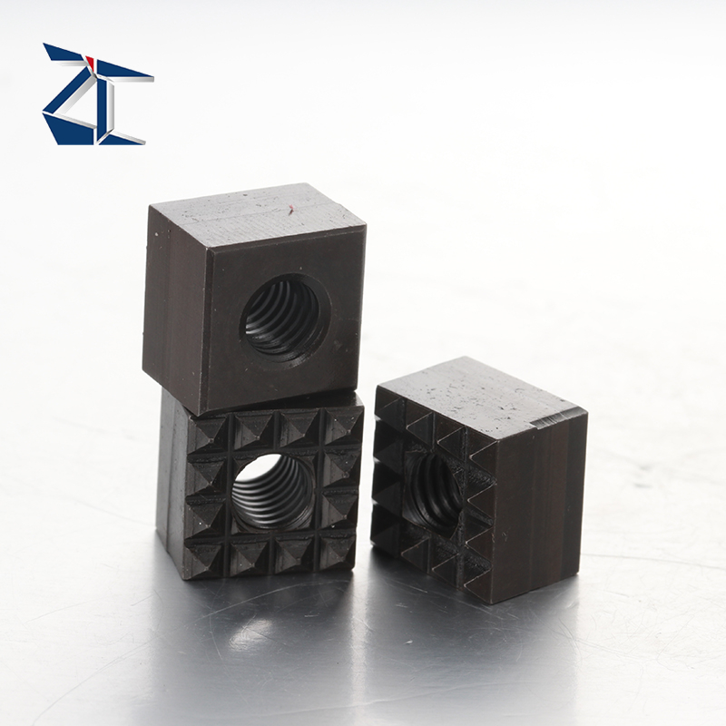 แป้นยึดสี่เหลี่ยม ZT20